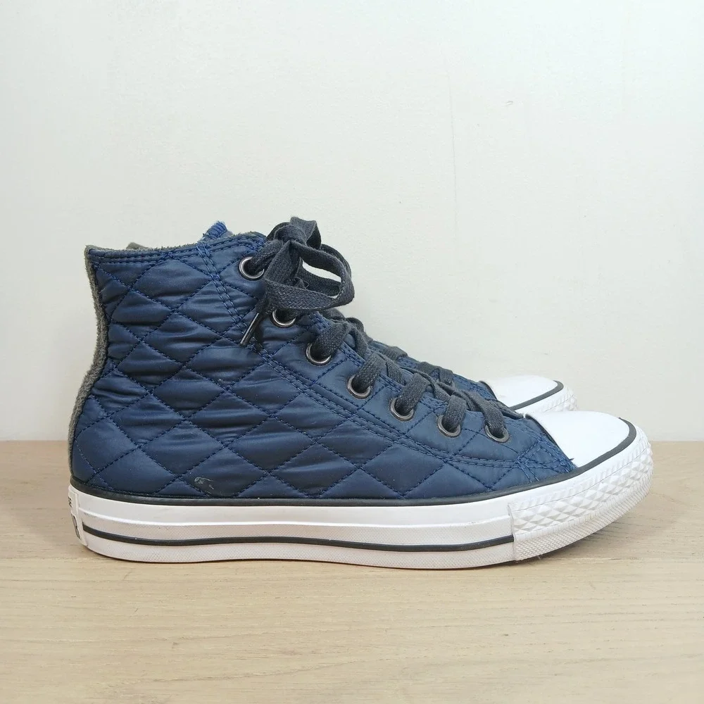 Converse High Top Sneakers Women 7.5 Navy Textile Quilted Lined Winter Casual